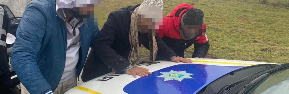 На Тячівщині затримали трьох нелегалів з Азії