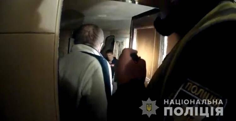 На Мукачівщині чоловік з ножем, мав намір покінчити з собою