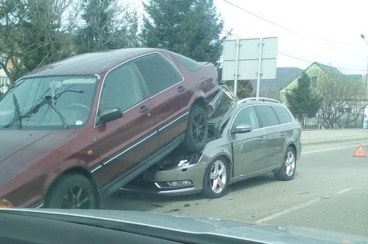 У Хусті автотроща за участі двох автівок