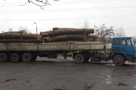 Ужгородська патрульна поліція зупинила вантажівку з 