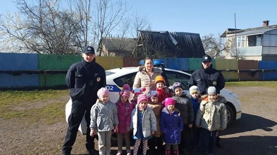 Що робили поліцейські в ужгородському дитячому садку? (фото) - фото 1