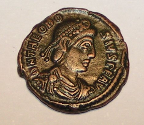 Император Феодосий Великий. Римская монета.