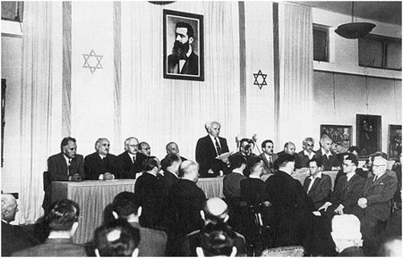 (14 мая 1948 г) Давид Бен-Гурион в Тель-Авиве провозлашает создание государства Израиль .