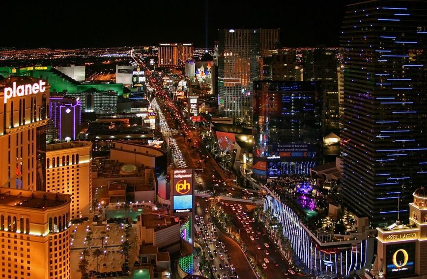 Las_Vegas_Strip_at_night,_2012